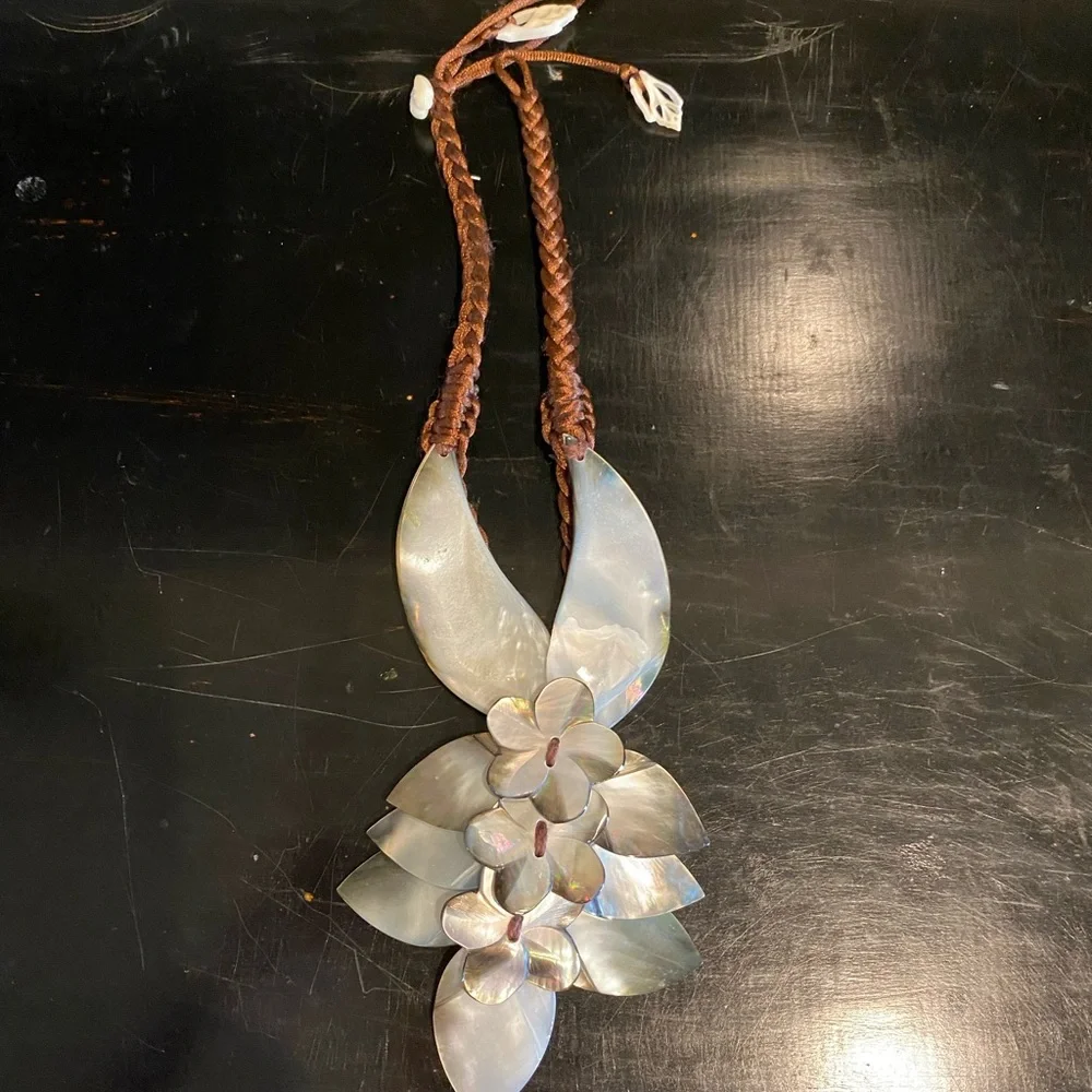 Tahitian Handmade Necklace, Beautiful shells designed necklace.. - Picture 2 of 5